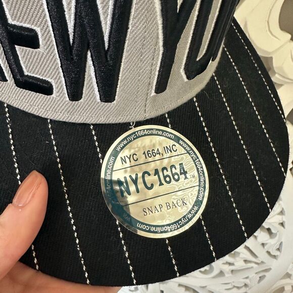 New! New York Snap Back Cap - Picture 4 of 5